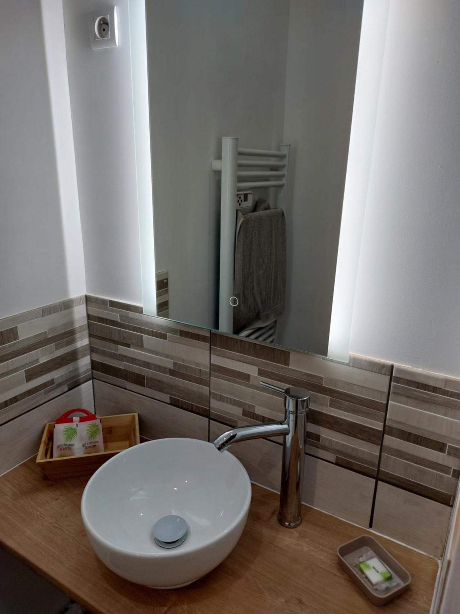 Studio Refait A Neuf Clos Saint Genest Manzat Exterior photo